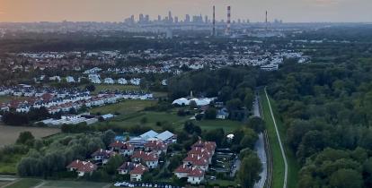 Widok z lotu ptaka na panoramę Warszawy