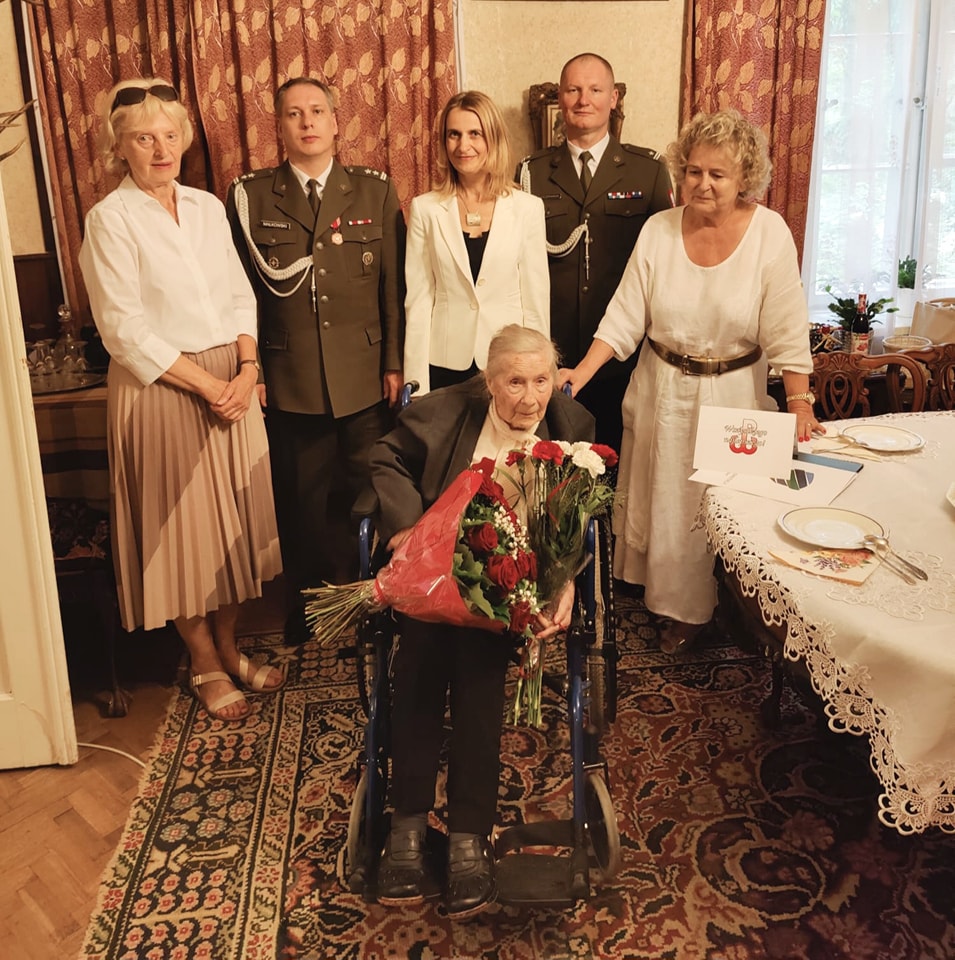 Wręczenie listów gratulacyjnych i kwiatów Powstańcom Warszawskim