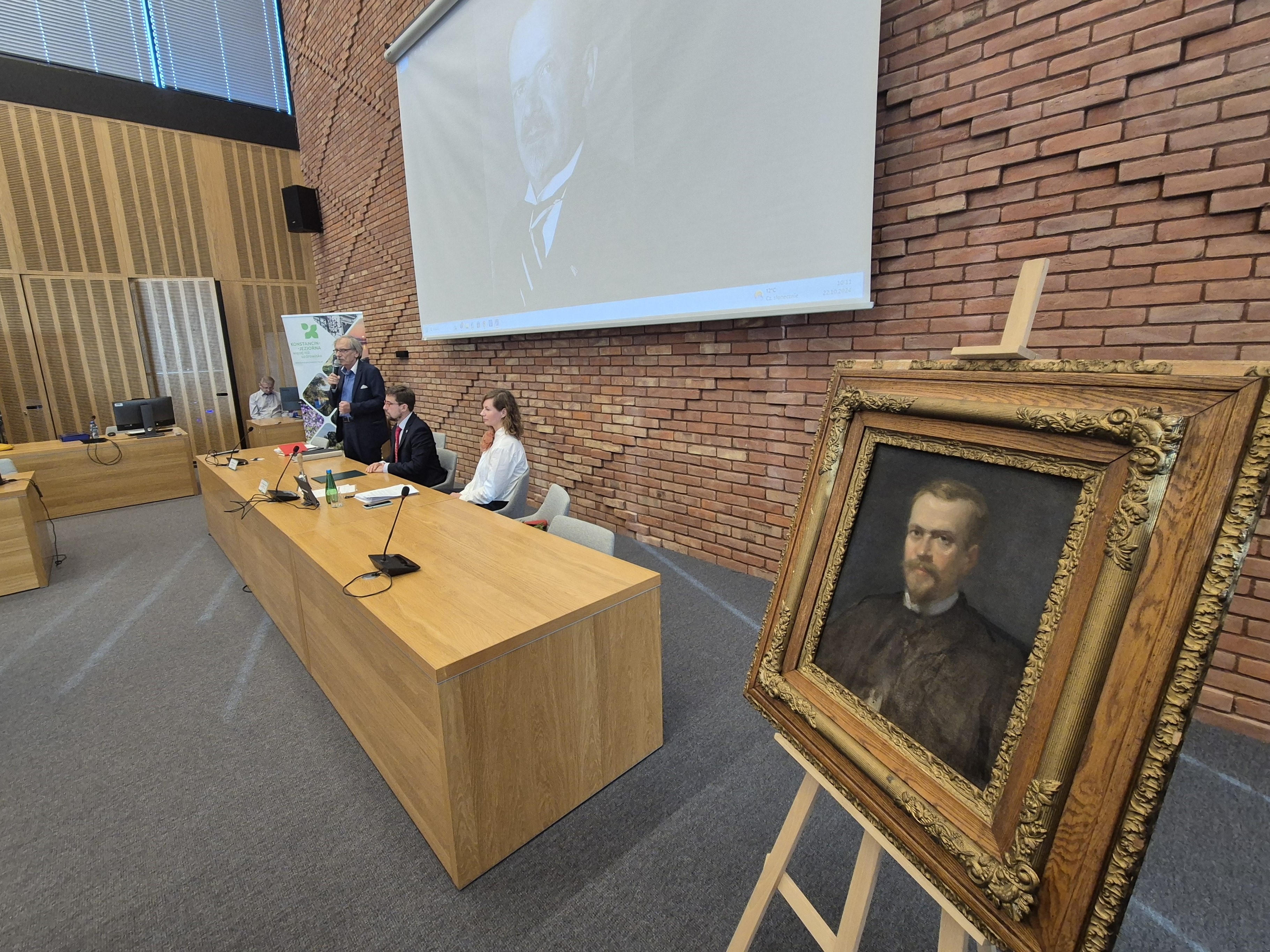 Zdjęcia z uroczystość poświęconej Wacławowi Gąsiorowskiemu.