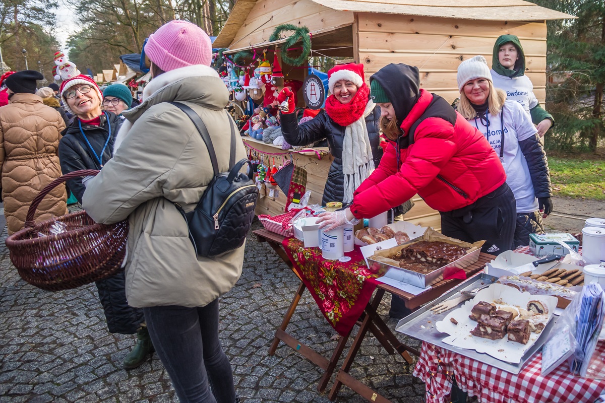 Zdjęcia z jarmarku świątecznego w Konstancinie-Jeziornie.