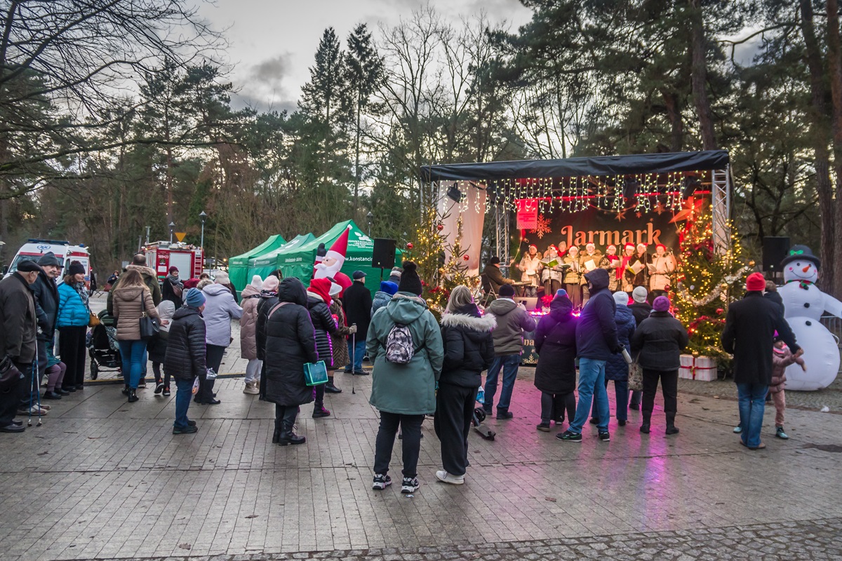 Zdjęcia z jarmarku świątecznego w Konstancinie-Jeziornie.
