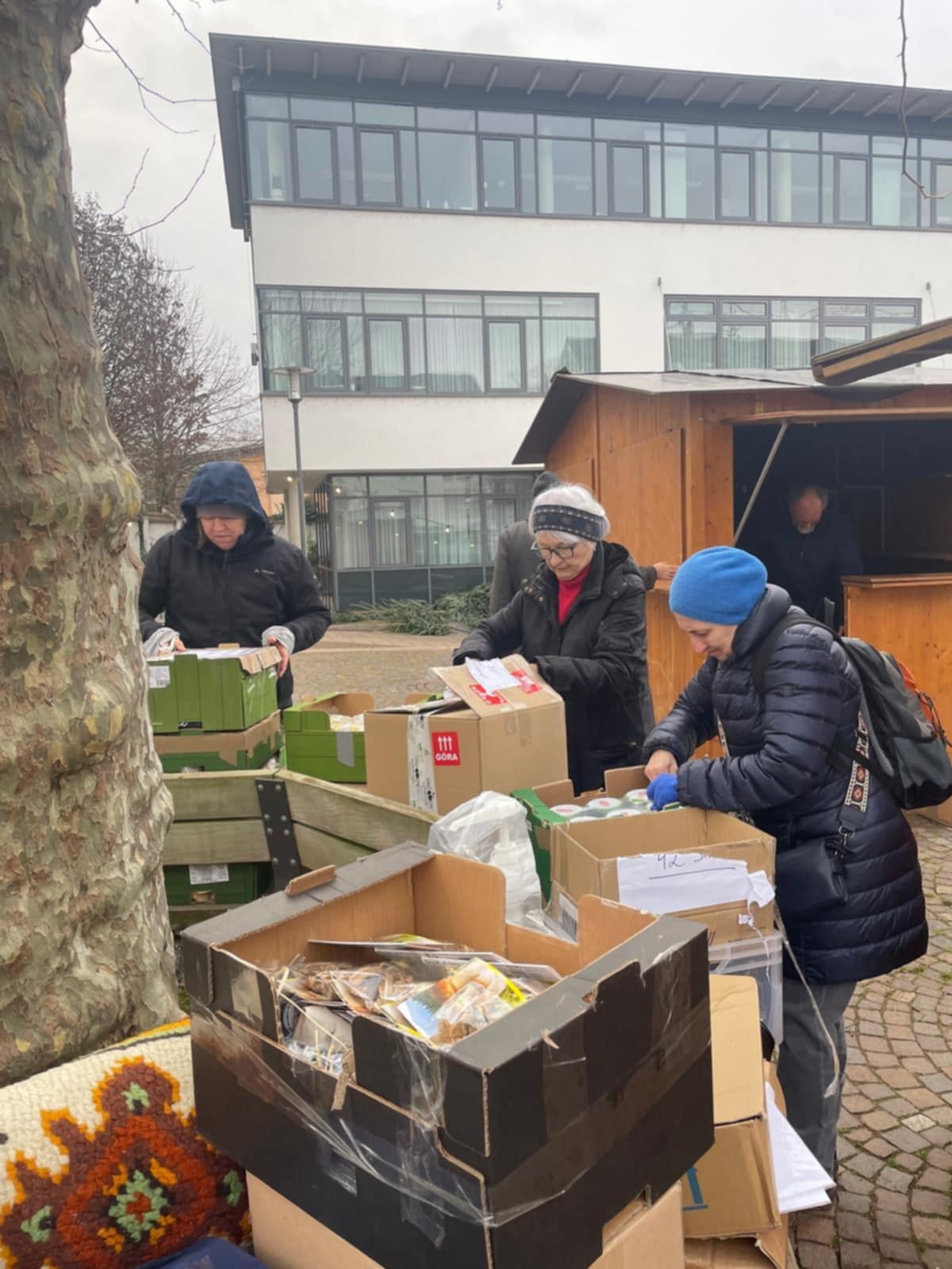 Zdjęcia prezentujące jarmark świąteczny w Denzlingen