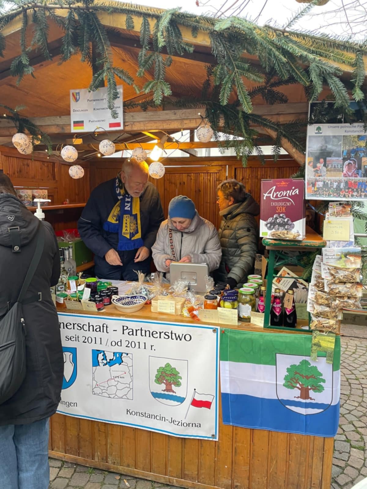 Zdjęcia prezentujące jarmark świąteczny w Denzlingen