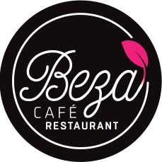 Logo Restauracji Cafe Beza, które składa się z grafiki: czarnego koła, w środku którego znajduje się biały obrys mniejszego koła wypełniony białymi napisami: w pierwszy wierszu słowo Beza, w drugim Cafe, a w trzecim Restaurant.