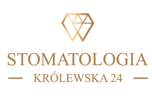 Logo Gabinetu Stomatologicznego Kamili Kruk, które składa się: ze złotej grafiki w kształcie zęba, pod którą umieszczony jest złoty napis: w pierwszym wierszu słowo: stomatologia, w drugim: Królewska 24. 