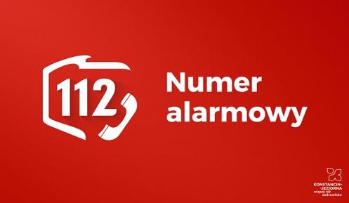 Czerwony prostokąt, a na nim biały kontur Polski z numerem 112 oraz ikonką słuchawki telefonicznej. Obok nich napis: numer alarmowy.