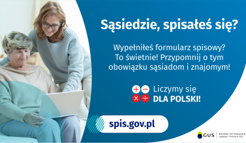 Na grafice jest napis: Sąsiedzie, spisałeś się? Wypełniłeś formularz spisowy? To świetnie! Przypomnij o tym obowiązku sąsiadom i znajomym. Poniżej są cztery małe koła ze znakami: plus, minus, mnożenie i dzielenie, obok nich napis: Liczymy się dla Polski! Po lewej stronie są dwie kobiety – starsza kobieta trzyma na kolanach komputer, młodsza uśmiecha się i wskazuje na ekran komputera. Poniżej adres strony internetowej: spis.gov.pl. Obok logo GUS oraz napis Narodowy Spis Powszechny Ludności i Mieszkań 2021.