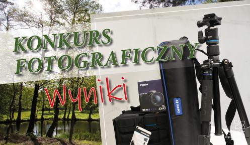 Grafika. Na górze jest duży napis Konkurs fotograficzny, poniżej napis wyniki. Po lewej stronie jest zdjęcie Parku Zdrojowego. Po prawej stronie jest zdjęcie aparatu fotograficznego, statywu fotograficznego oraz torby. 