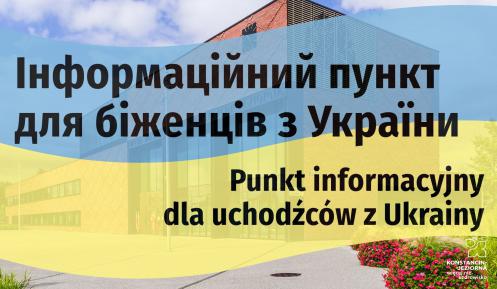 Napisy na fladze Ukrainy na tle budynku ratusza, w języku ukraińskim: Інформаційний пункт для біженців з України oraz polskim:  Punkt informacyjny dla uchodźców z Ukrainy