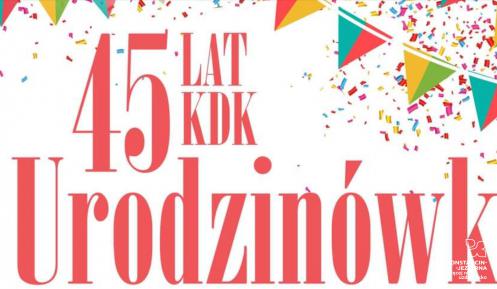 Grafika wektorowa. Napis 45 lat KDK, urodzinówka, na tle kolorowych girland.