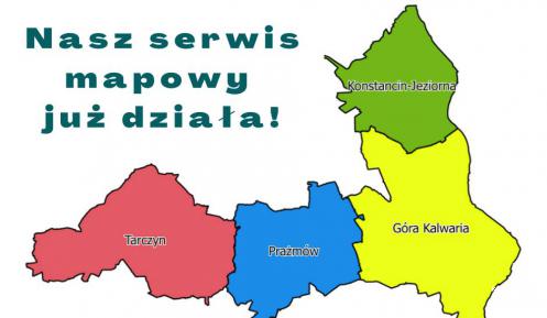 Grafika wektorowa. Kolorowe kontury gmin Konstancin-Jeziorna, Góra Kalwaria, Prażmów i Tarczyn oraz tekst: Stwórz z nami serwis mapowy. Poniżej w poziomym rzędzie logo: Unii Europejskiej, Leader, Bialskopodlaskiej Lokalnej Grupy Działania BLGD, LGD Perły Mazowsza, LGD Ziemi Siedleckiej i Programu Rozwoju Obszarów Wiejskich na lata 2014–2020.    