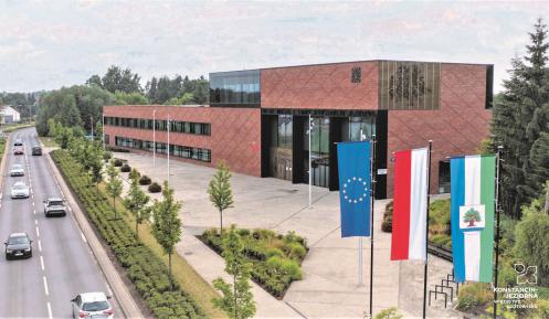 Zdjęcie z lotu ptaka budynku Urzędu Miasta i Gminy Konstancin-Jeziorna 