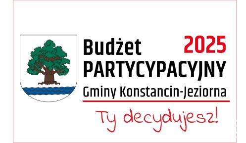 z lewej strony herb gminy: tarcza herbowa jest biała. Widnieje na niej drzewo – dąb – z brązowym korzeniem i pniem oraz zieloną koroną. Pod drzewem znajduje się pięć błękitnych fal symbolizujących rzekę Jeziorkę. z prawej strony napis Budżet partycypacyjny Gminy Konstancin-Jeziorna 2022, Ty decydujewsz!