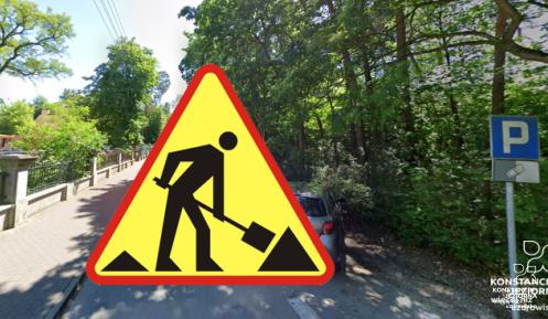 Ulica asfaltowa z miejscami parkingowymi