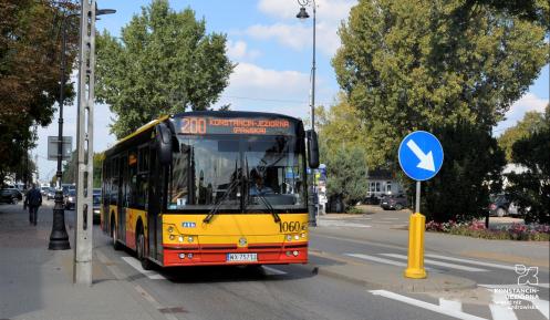 autobus na ulicy