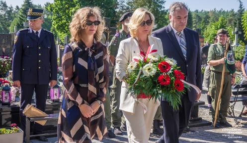 Delegacje składają kwiaty z okazji 85. rocznicy drugiej wojny światowej