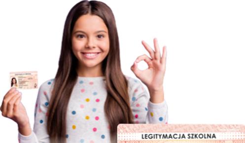 Dziewczynka trzymająca legitymację w ręku i pokazująca znak ok