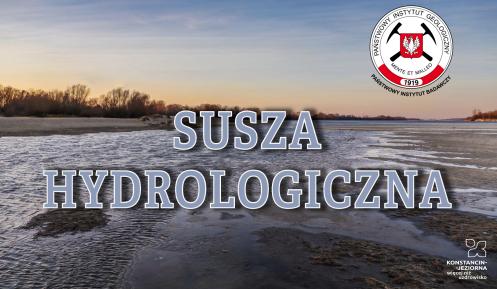 Wysychające koryto rzeki przy zachodzie słońca, z widocznymi płyciznami i osadami, opatrzone napisem „Susza hydrologiczna” oraz logo Państwowego Instytutu Geologicznego.