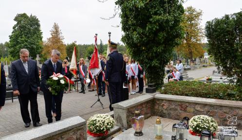 Delegacja składa wieńce z okazji 86. rocznicy wybuchu drugiej wojny światowej