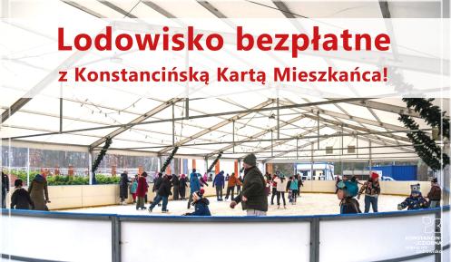 Zadaszone lodowisko w Parku Zdrojowym, na którym liczne osoby, w tym dzieci i dorośli, jeżdżą na łyżwach w zimowej, rekreacyjnej atmosferze.