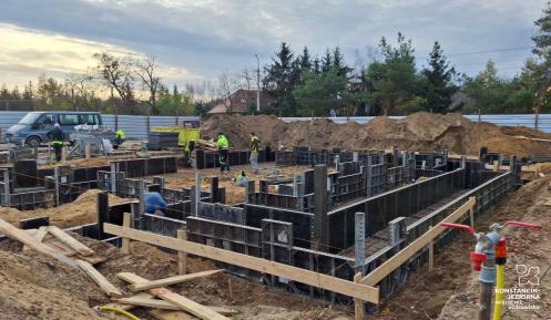 Teren placu budowy Domu Ludowego w Parceli.