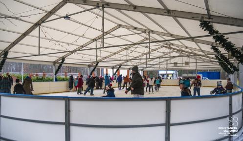 lodowisko w parku zdrojowym