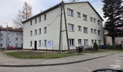 Budynek z nową elewacją