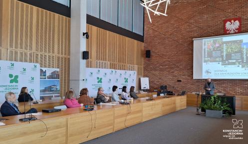 szkolenie w sali posiedzeń 