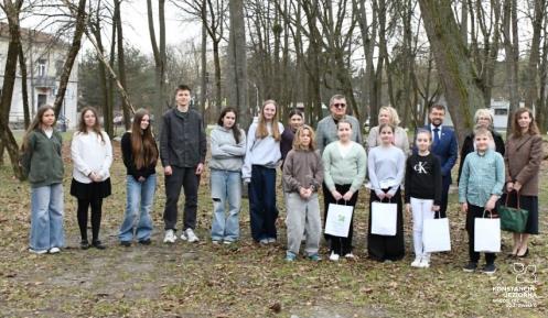 Zdjęcie grupy  dzieci