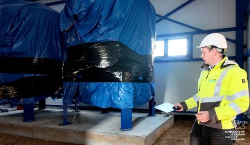 Na wizualizacji przedstawiono projekt nowego budynku stacji uzdatniania wody „SUW Nowe Wierzbno” w Konstancinie-Jeziornie. 