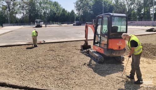 Prace remontowe na torze wrotkarskim w Słomczynie
