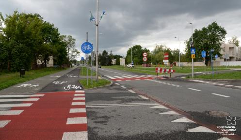 Zdjęcie przedstawia drogę wojewódzką nr 721
