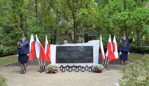 Pomnik „Katyń – ocalić od zapomnienia”, znajdujący się w pasażu im. Henryka Sienkiewicza.
