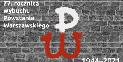 Grafika wektorowa – na szarym murze biało-czerwony znak Polski Walczącej. W górnym lewym rogu tekst: 77. Rocznica Powstania Warszawskiego, w dolnym prawym rogu tekst: 1944–2021 Pamiętamy.