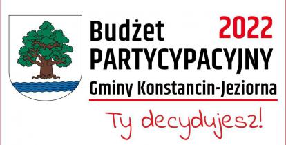 Plakat. Duży czarny napis Budżet Partycypacyjny Gminy Konstancin-Jeziorna. Poniżej czerwony napis Ty decydujesz. Po lewej stronie duży herb Konstancina-Jeziorny, na białej tarczy drzewo z zielonymi liśćmi, poniżej niebieska fala - rzeka.