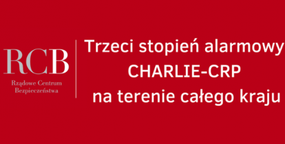 Baner Rządowego Centrum Bezpieczeństwa o wprowadzeniu opisywanego w artykule stopnia. 	Na czerwonym tle logotyp RCB oraz tekst: Trzeci stopień alarmowy CHARLIE-CRP na terenie całego kraju.