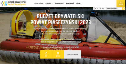 Zdjęcie pontonu ratowniczego stojącego na plaży. Na nim środku tekst: Budżet Obywatelski Powiatu Piaseczyńskiego 2023.