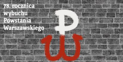 Grafika wektorowa – na szarym murze biało-czerwony znak Polski Walczącej. W górnym lewym rogu tekst: 78. Rocznica Powstania Warszawskiego, na środku tekst: 1944–2022 Pamiętamy.