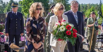 Delegacje składają kwiaty z okazji 85. rocznicy drugiej wojny światowej