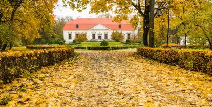 zabytkowy zespół pałacowo-parkowy w Oborach