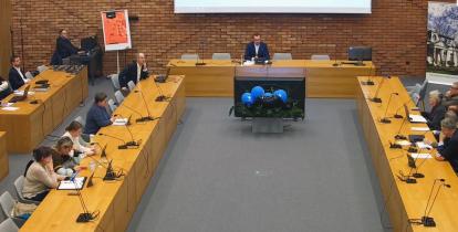 Sala posiedzeń w ratuszu.