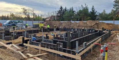 Teren placu budowy Domu Ludowego w Parceli.