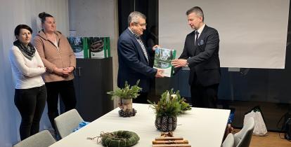 wręczenie nagród za stroik 