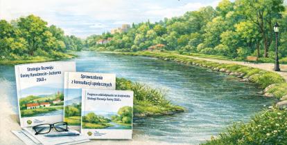 Ilustracja przedstawia Strategię Rozwoju Gminy Konstancin-Jeziorna 2040+ wraz z raportem z konsultacji społecznych i prognozą oddziaływania na środowisko, na tle zielonego krajobrazu z rzeką i parkiem.