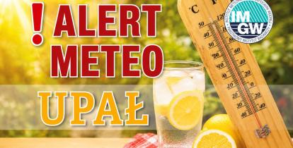 Grafika – na stole stoi szklanka wody z cytryną. Obok termometr, który pokazuje wysoką temperaturę. Nad nimi białą czcionką znajduje się napis: Meteo alert! Upał. 
