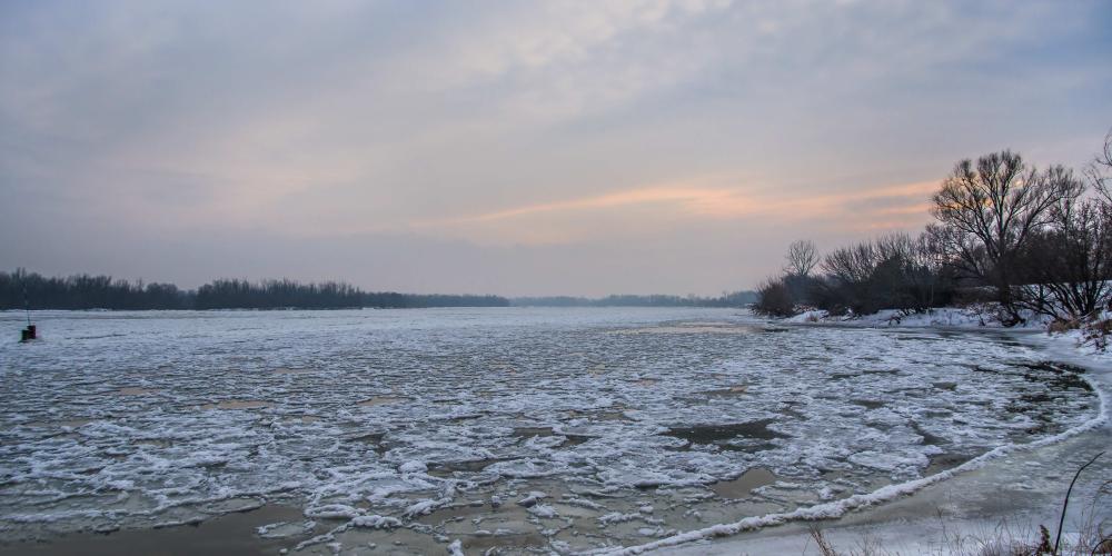 Lód na rzece Wiśle.