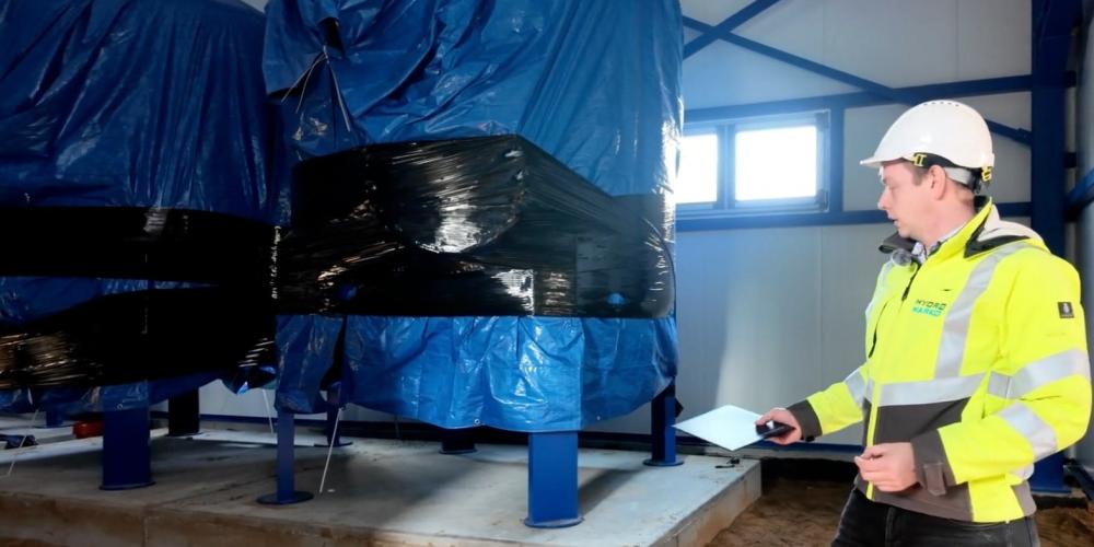 Na wizualizacji przedstawiono projekt nowego budynku stacji uzdatniania wody „SUW Nowe Wierzbno” w Konstancinie-Jeziornie. 