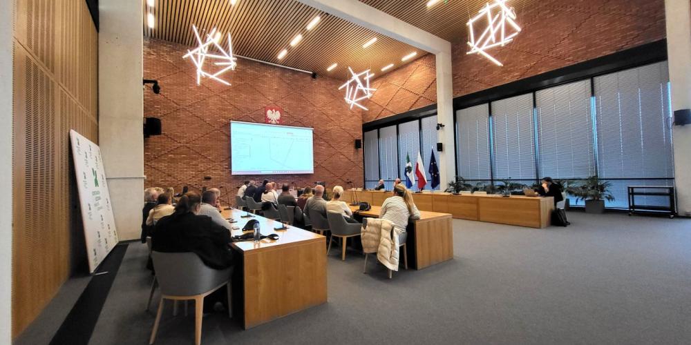 Spotkanie mieszkańców w sali posiedzeń