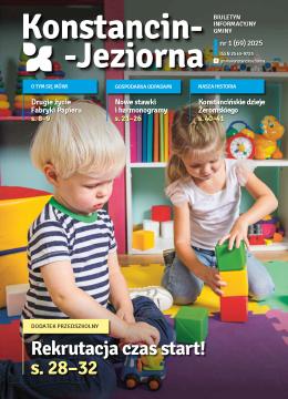 Okładka Biuletynu Informacyjnego Gminy Konstancin-Jeziorna nr 1/2025: Dwoje małych dzieci bawi się klockami i zabawkami w kolorowej sali przedszkolnej, otoczone półkami pełnymi książek i pluszaków.