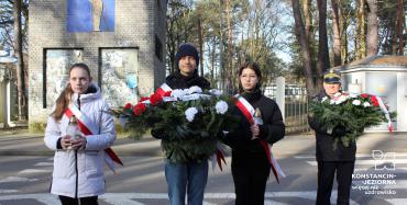 Składanie kwiatów z okazji Narodowego Dnia Pamięci Żołnierzy Wyklętych